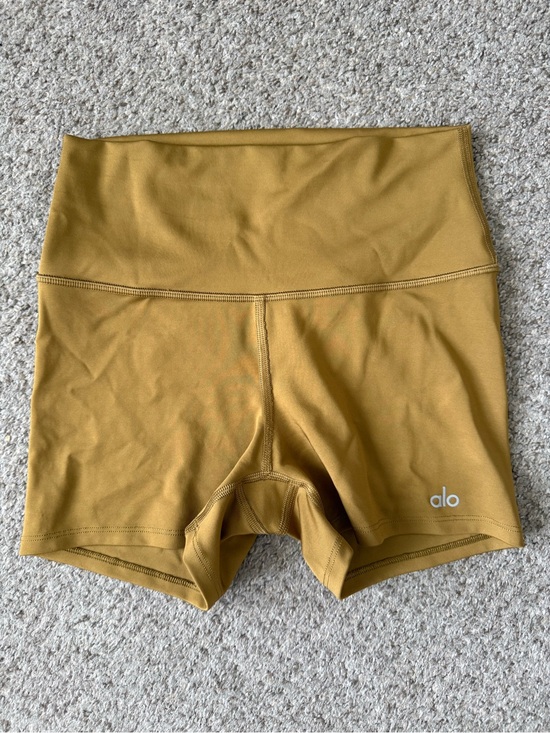 ALO Yoga Pants - ALO Yoga Airlift Shorts